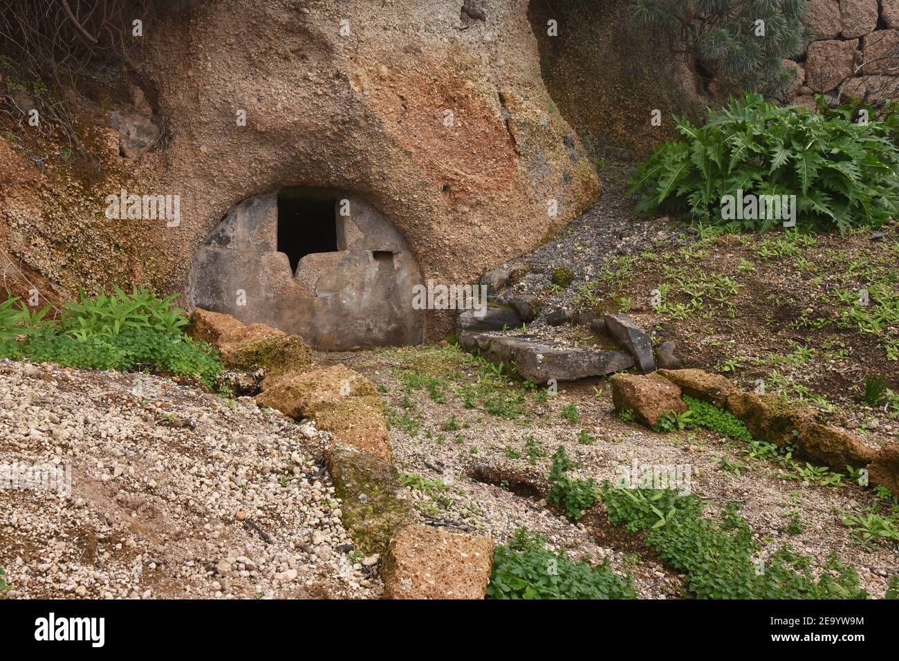 Geschlossener Eingang einer Höhle in Teneriffa, Vera de Erques Stockfoto