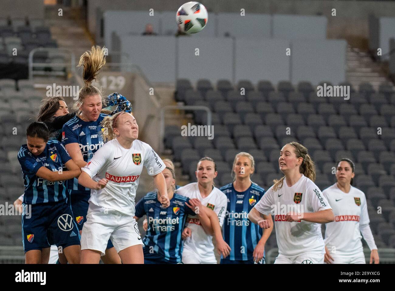 Stockholm, Schweden. Februar 2021, 06th. Ecksituation im Halbfinale der Volkswagen Stockholm Challenge zwischen Brommapojkarna und Djurgarden in der Tele2 Arena in Stockholm, Schweden Quelle: SPP Sport Pressefoto. /Alamy Live Nachrichten Stockfoto