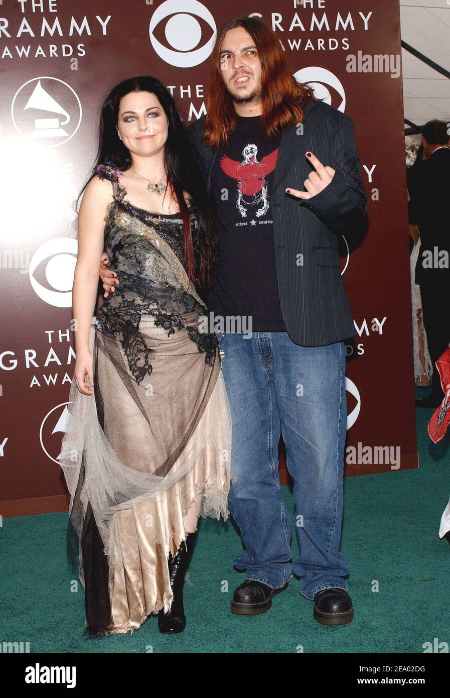 Evanescence-Sängerin Amy Lee und Gast nehmen am 13. Februar 2005 an den Annual Grammy Awards 47th in Los Angeles, CA Teil. Foto von Hahn-Khayat/ABACA. Stockfoto