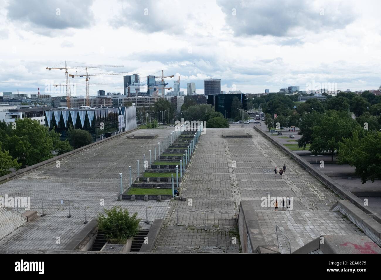 TALLINN, ESTLAND - AUGUST 2020: Mehrzweck-Veranstaltungsort Linnahall am Hafen von Tallinn. Location in Christpher Nolans aktuellen Blockbuster-Film Tenet Stockfoto