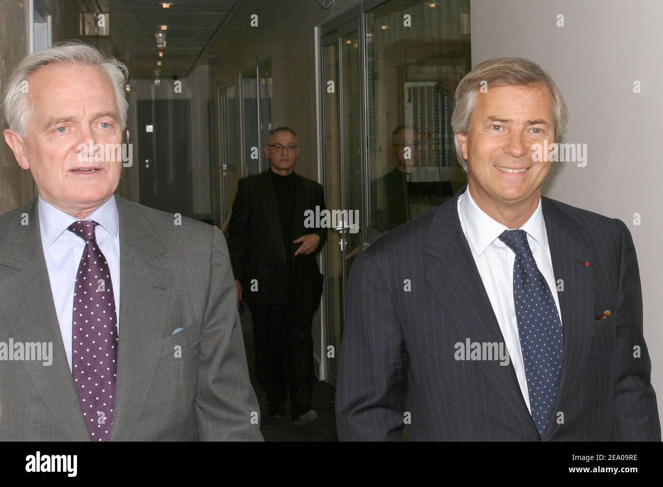 Philippe Labro (Berater), Vincent Bollore (CEO Bollore Group) halten eine Pressekonferenz für den neuen TNT-fernsehkanal "Direct 8" ab, der am 11. März 2005 von Vincent Bollore in Puteaux bei Paris, Frankreich, ins Leben gerufen wurde. Foto von Benoit Pinguet/ABACA. Stockfoto