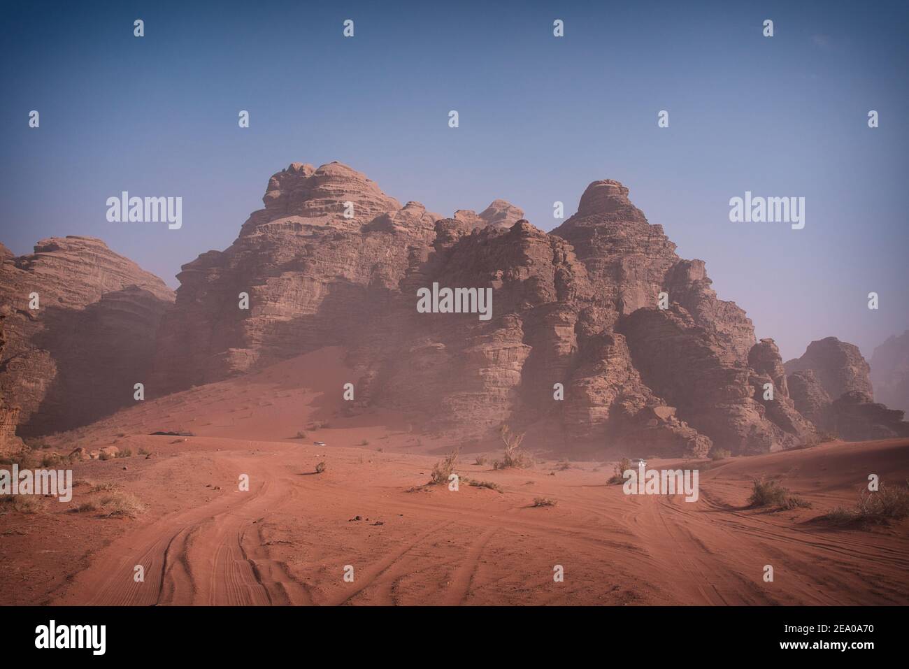 Foto des Wadi Rum Wüste in Jordanien am Sonnenuntergang Stockfoto