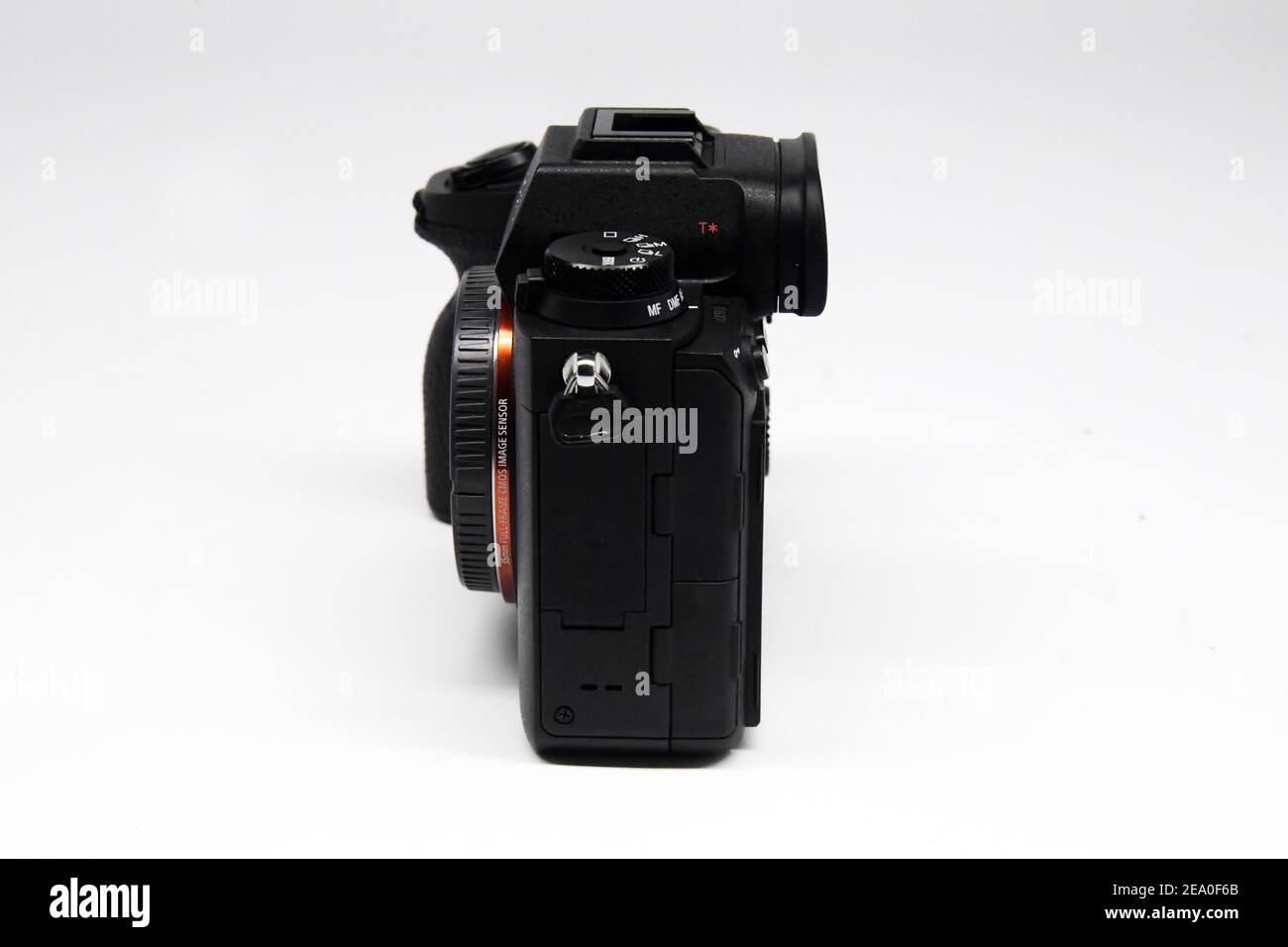 Detailansicht einer Sony Alpha A9 II 24,2MP Kamera mit Mirrorless Wechselobjektiv. Stockfoto