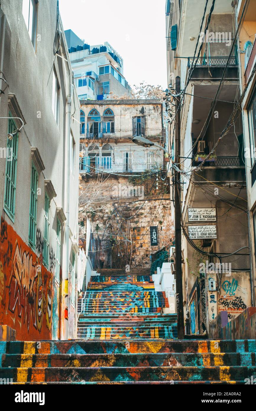 Bunt bemalte Treppe in einem Viertel von Beirut, Libanon Stockfoto