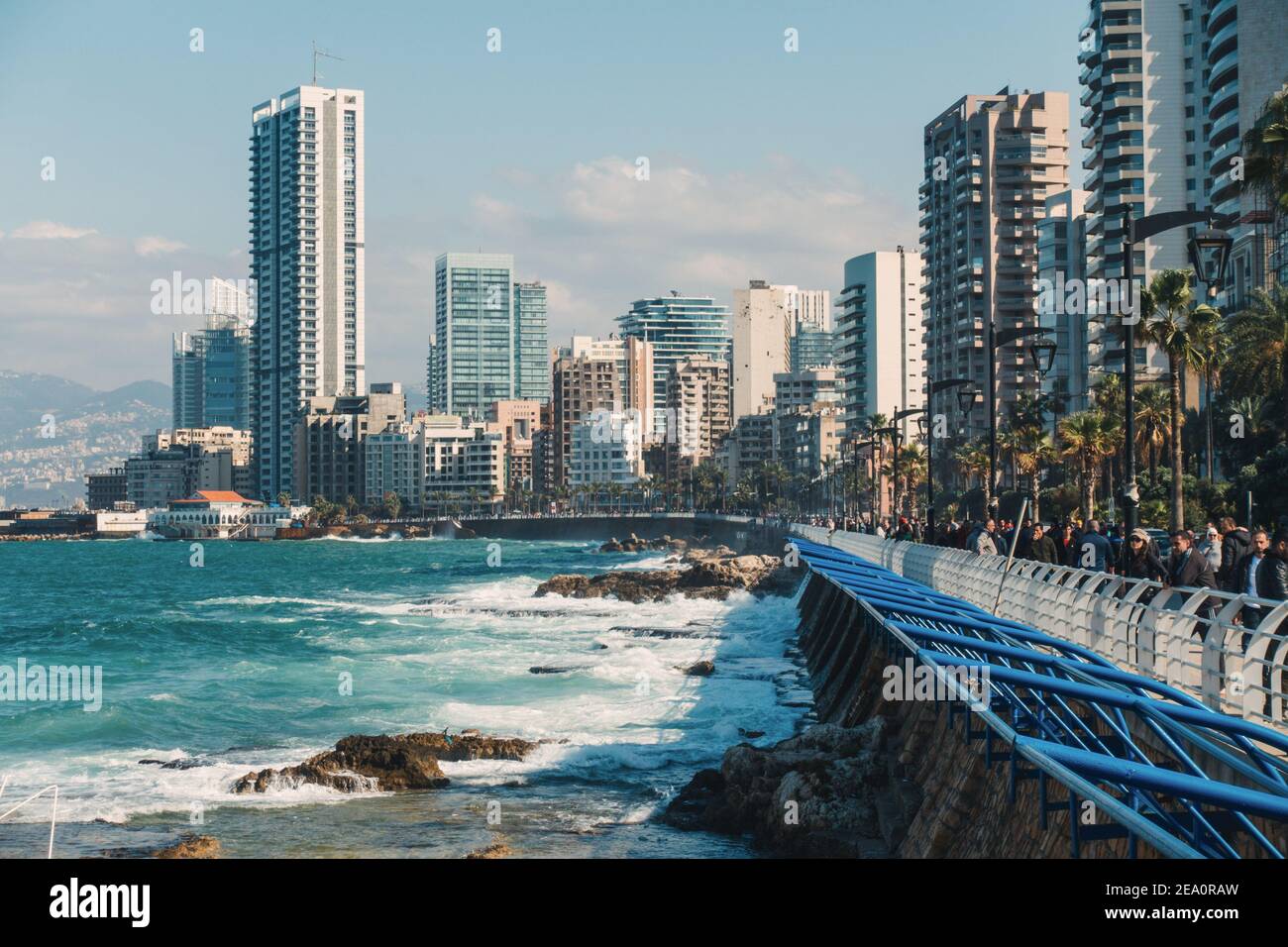 Blick entlang der weiten Corniche Beirut, Libanon, an einem sonnigen Nachmittag Stockfoto
