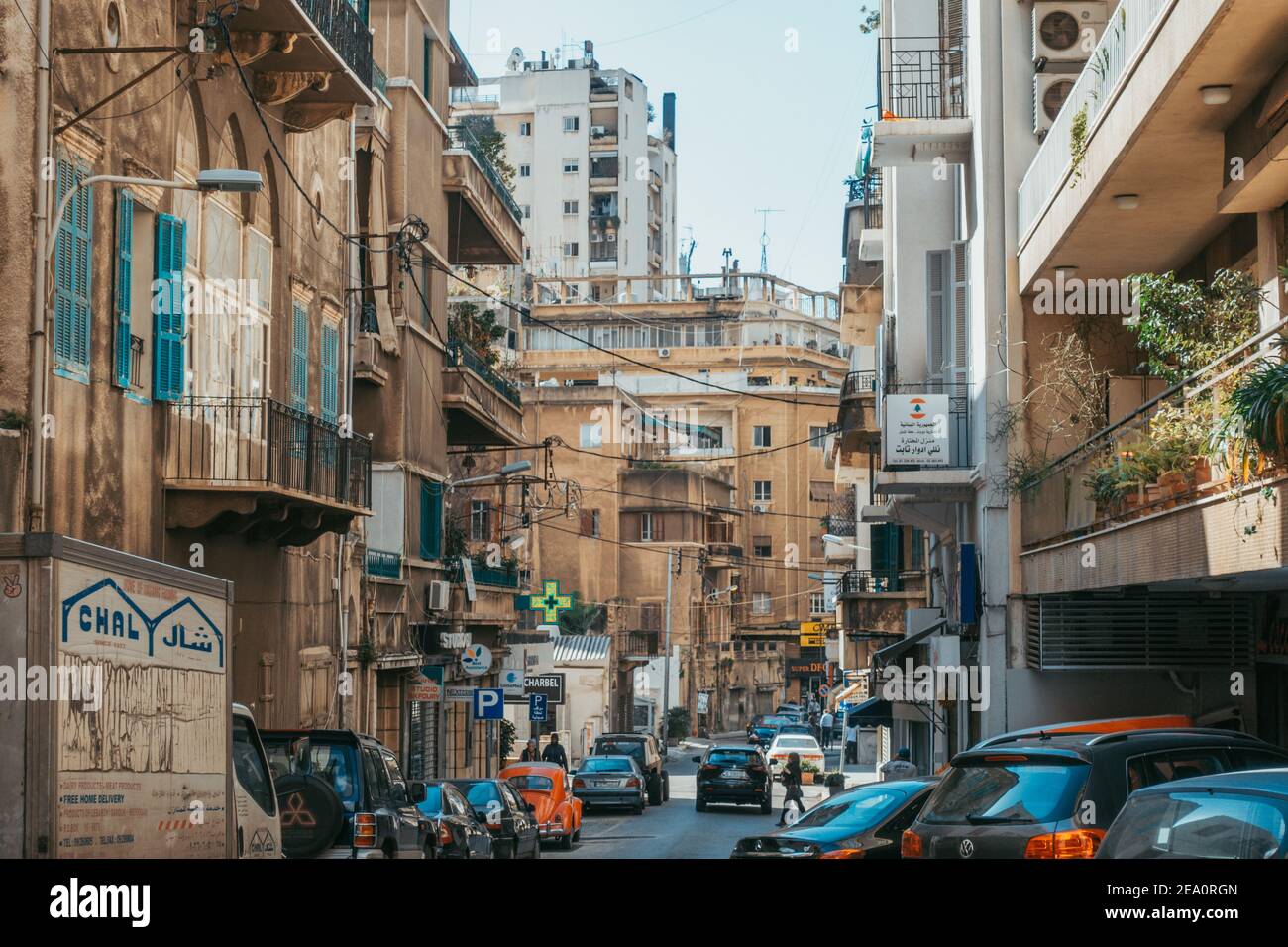 Eine schmale Wohnstraße in der Innenstadt von Beirut, Libanon Stockfoto