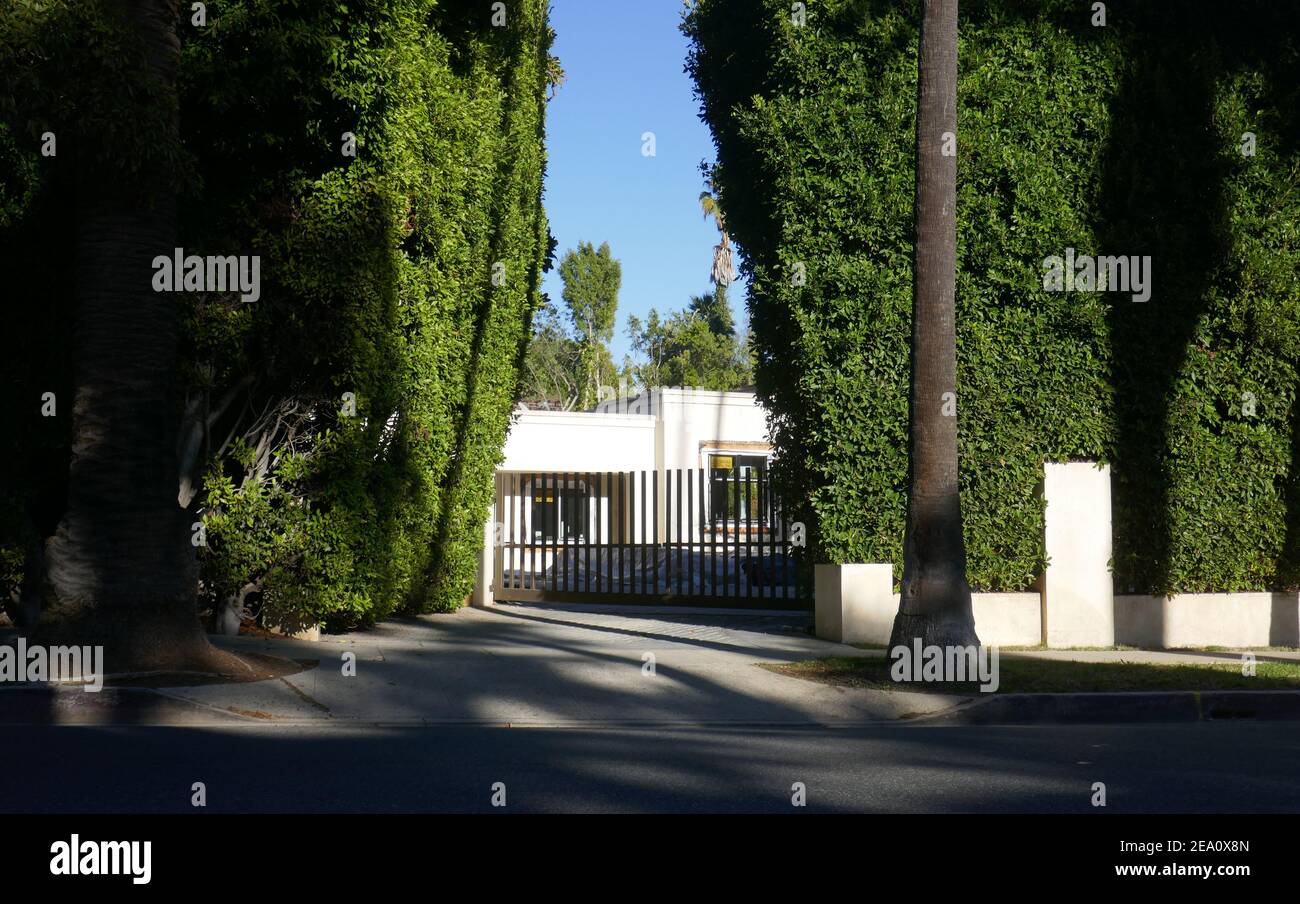 Beverly Hills, California, USA 6th. Februar 2021 EIN allgemeiner Blick auf die Atmosphäre des ehemaligen Wohnhauses des Dichters Joseph Brodsky am 926 Benedict Canyon Drive am 6. Februar 2021 in Beverly Hills, Kalifornien, USA. Foto von Barry King/Alamy Stockfoto Stockfoto