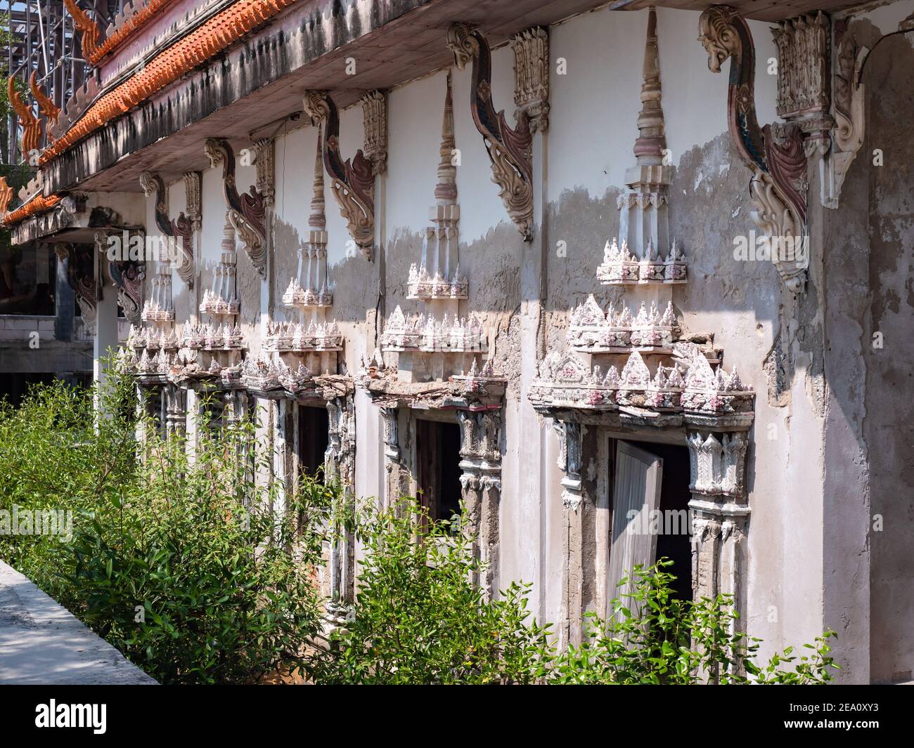 Wat Khun Samut Chin, ein buddhistischer Tempel in der Provinz Samut Prakan in Thailand. Der Tempel ist durch das Meer aufgrund der Landerosion entlang der NOR umgeben Stockfoto