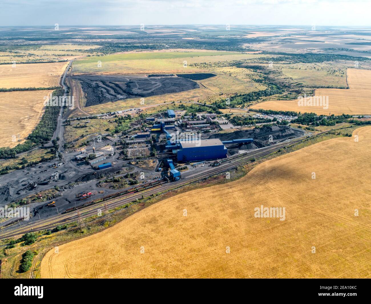 Industriegebäude und -Strukturen. Unterirdische Mine. Stockfoto