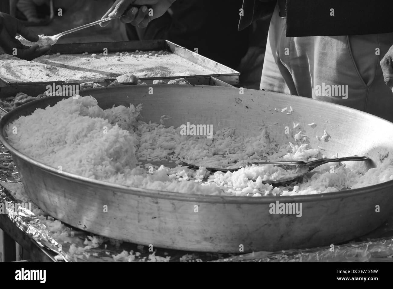 Lebensmittelverteilung während der Bauern Protestgrenze, wo indische Sikh und Hindu-Bauern aus Punjab, Uttar Pradesh und Uttarakhand Staaten Proteste Delh Stockfoto