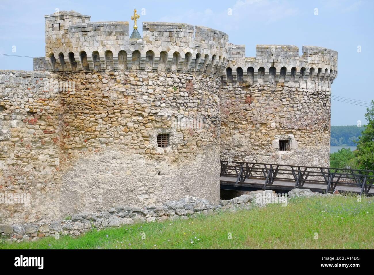 Doppelte runde Türme des Zindan Tores in der Festung Kalemegdan, Belgrad Stockfoto