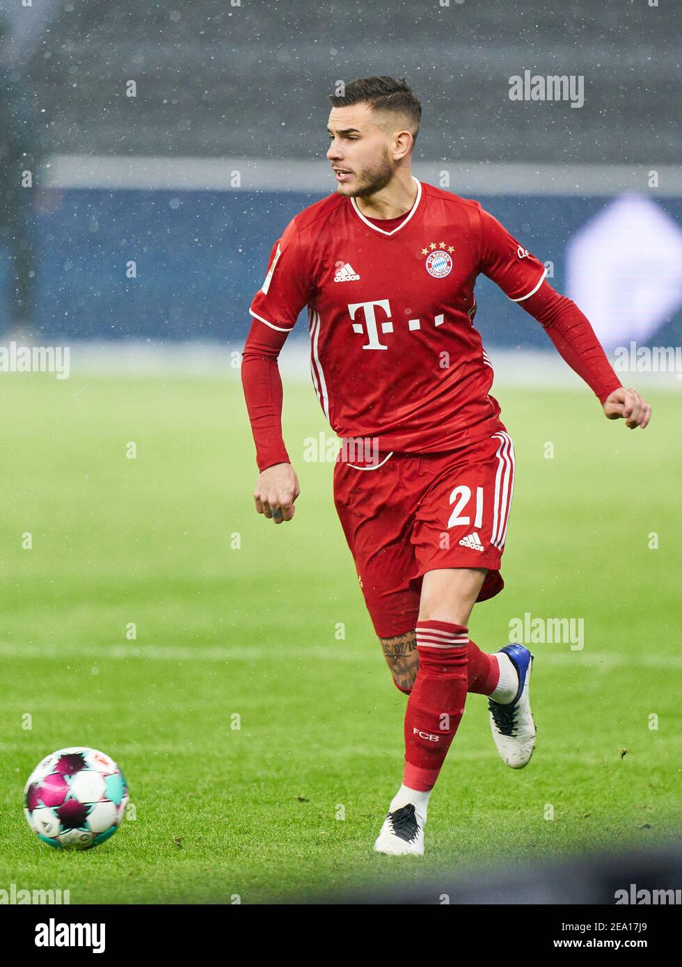 Berlin, Deutschland. Februar 2021, 05th. Lucas HERNANDEZ (FCB 21) im Spiel HERTHA BSC BERLIN - FC BAYERN MÜNCHEN 0-1 1.Deutsche Fußballliga am 5. Februar 2021 in Berlin, Deutschland Saison 2020/2021, Spieltag 20, 1.Bundesliga, FCB, München, 20.Spieltag © Peter Schatz / Alamy Live News - die DFL-VORSCHRIFTEN VERBIETEN DIE VERWENDUNG VON FOTOGRAFIEN als BILDSEQUENZEN und/oder QUASI-VIDEO - Quelle: Peter Schatz/Alamy Live News Stockfoto