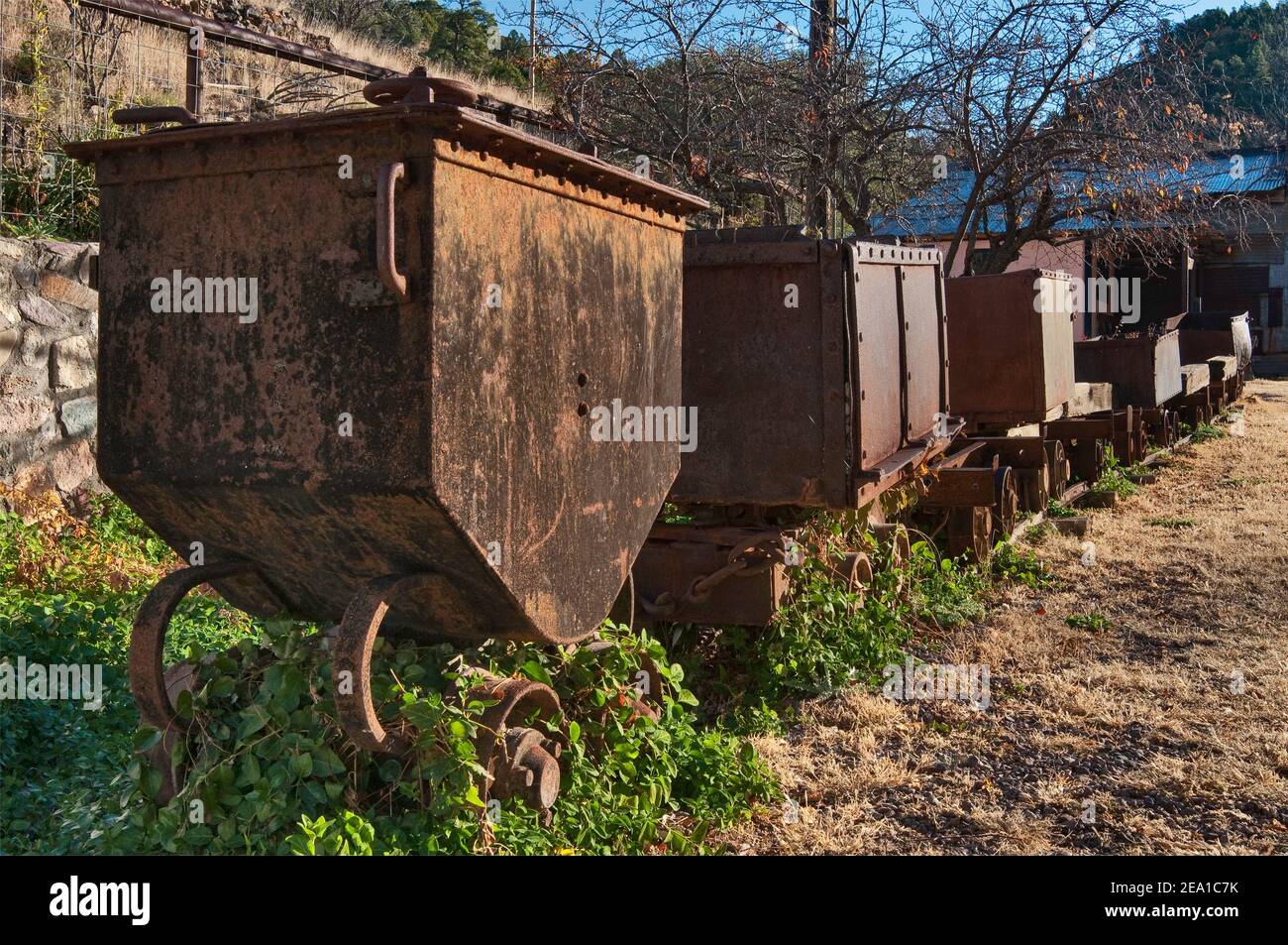 Minenwagen in der Halbghost-Stadt Mogollon, New Mexico, USA Stockfoto