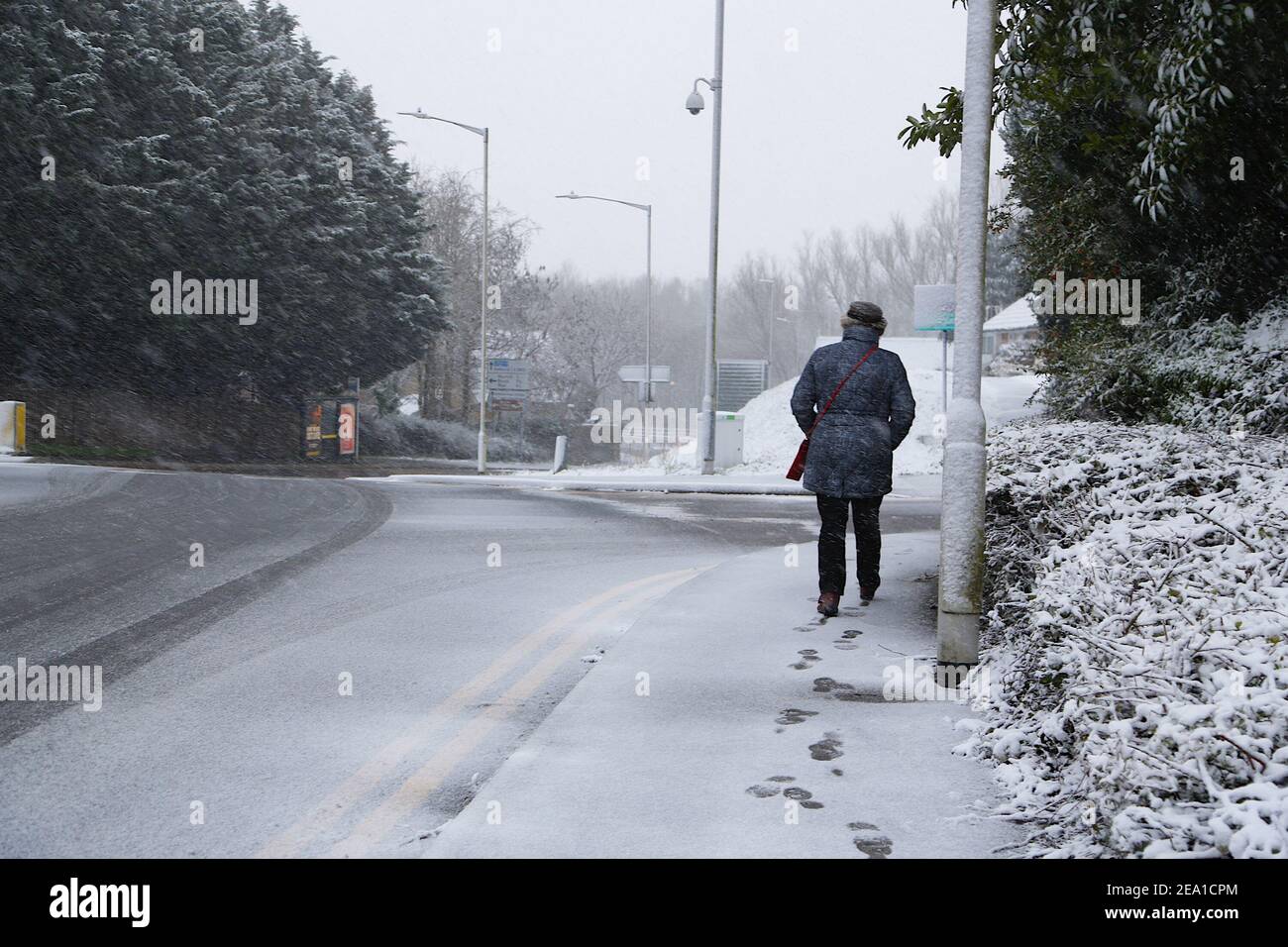 Ashford, Kent, Großbritannien. Februar 2021, 07. UK Wetter: Sturm Darcy trifft die Stadt Ashford in Kent. Foto-Kredit: Paul Lawrenson/Alamy Live Nachrichten Stockfoto