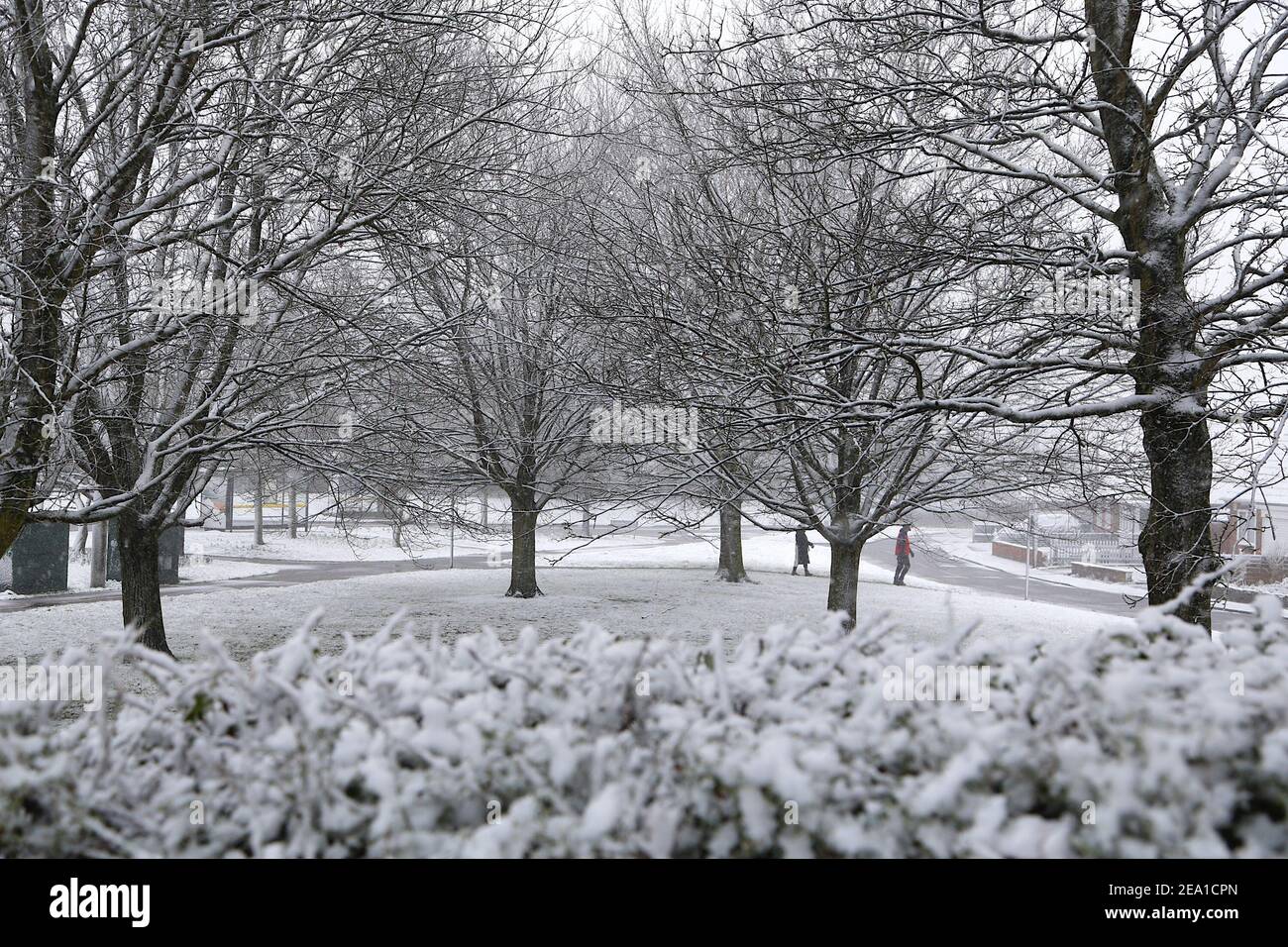 Ashford, Kent, Großbritannien. Februar 2021, 07. UK Wetter: Sturm Darcy trifft die Stadt Ashford in Kent. Foto-Kredit: Paul Lawrenson/Alamy Live Nachrichten Stockfoto