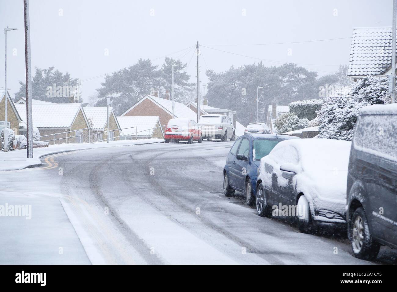 Ashford, Kent, Großbritannien. Februar 2021, 07. UK Wetter: Sturm Darcy trifft die Stadt Ashford in Kent. Foto-Kredit: Paul Lawrenson/Alamy Live Nachrichten Stockfoto