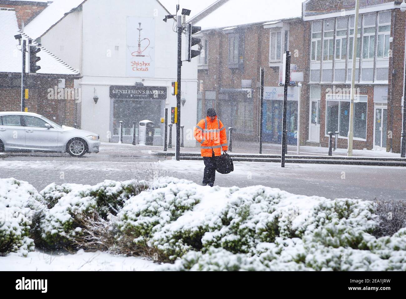 Ashford, Kent, Großbritannien. Februar 2021, 07. UK Wetter: Sturm Darcy trifft die Stadt Ashford in Kent. Foto-Kredit: Paul Lawrenson/Alamy Live Nachrichten Stockfoto