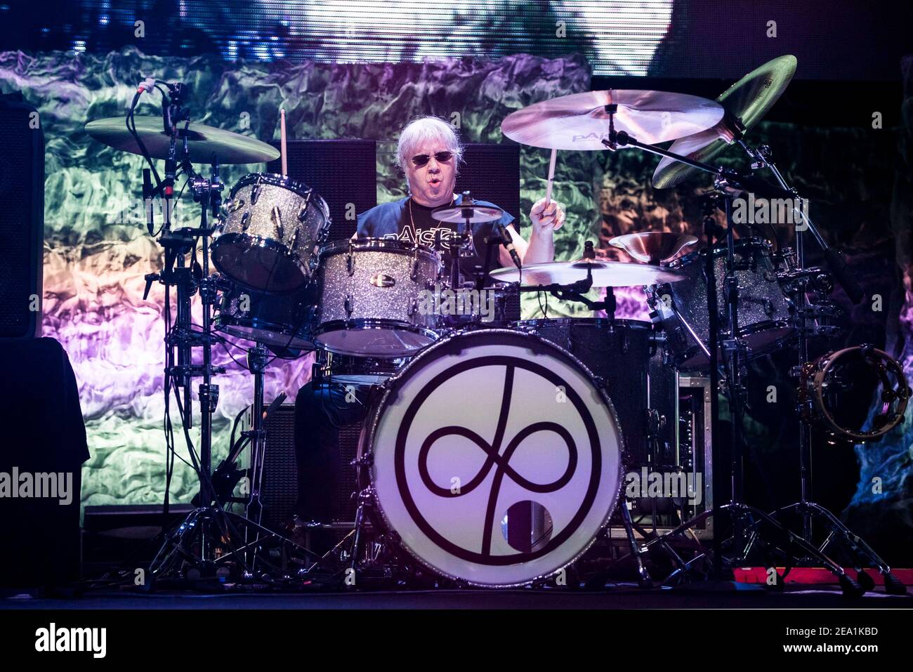 Ian Paice von Deep Purple spielt live auf der Bühne der O2 Arena Greenwich, London. Stockfoto
