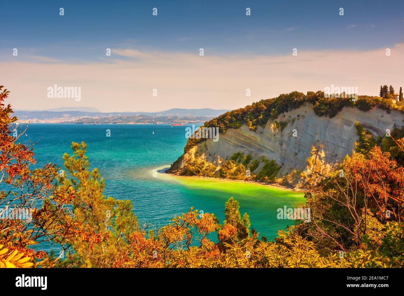 Blick auf die Mondbucht im Strunjan-Reservat von Slowenien Stockfoto
