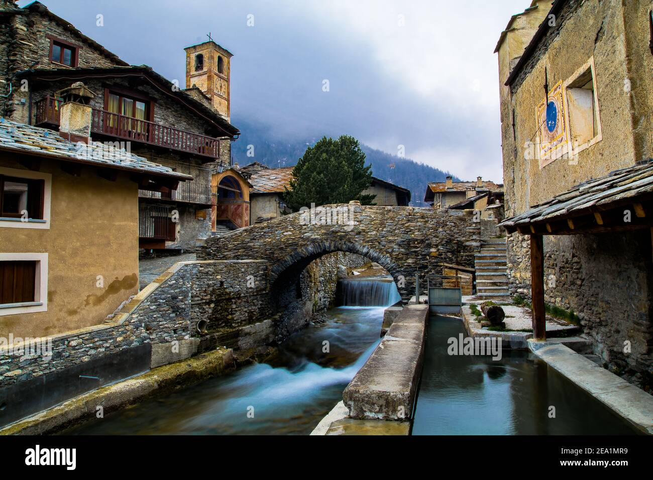 Chianale, im oberen Varaita-Tal, in der Provinz Cuneo, im südlichen Piemont, gilt als eines der schönsten Dörfer Italiens. Stockfoto
