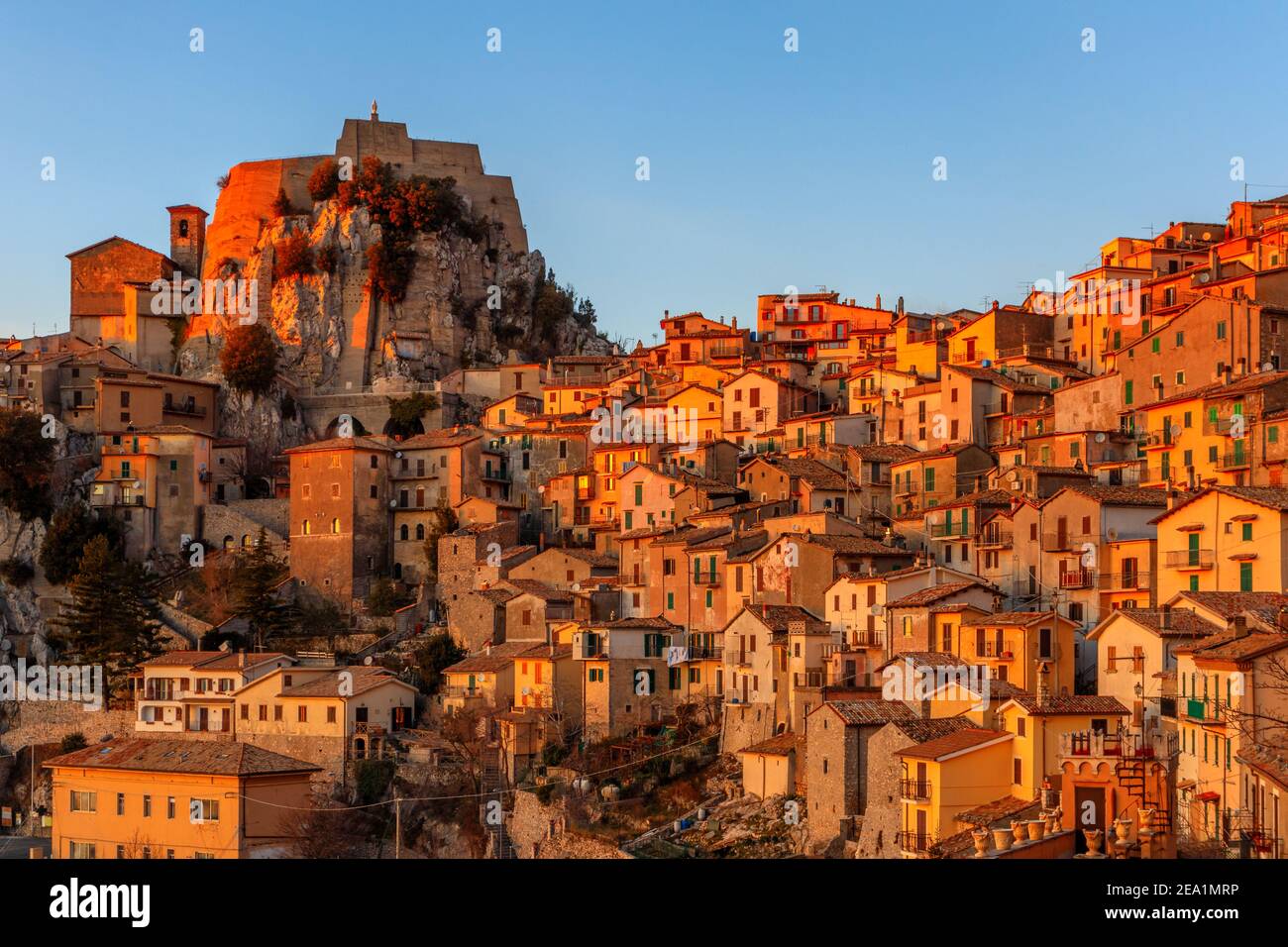 Blick auf Cervara di Roma Dorf bei Sonnenuntergang Stockfoto