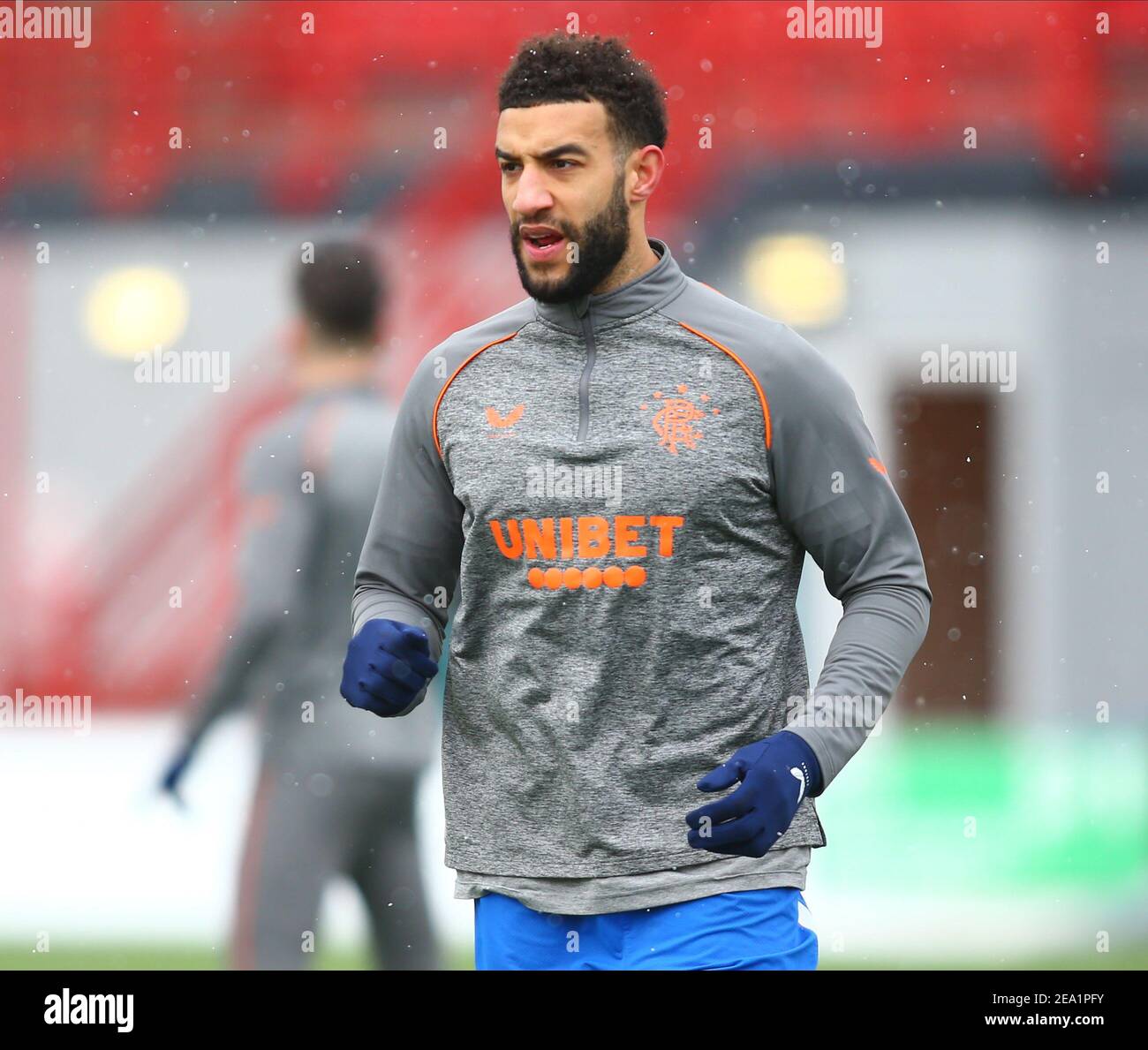 Hamilton, South Lanarkshire, Schottland, Großbritannien. 7th. Februar 2021; Fountain of Youth Stadium Hamilton, South Lanarkshire, Schottland; Scottish Premiership Football, Hamilton Academical gegen Glasgow Rangers; Connor Goldson der Rangers wärmt Kredit: Action Plus Sports Images/Alamy Live News Kredit: Action Plus Sports Images/Alamy Live News Stockfoto