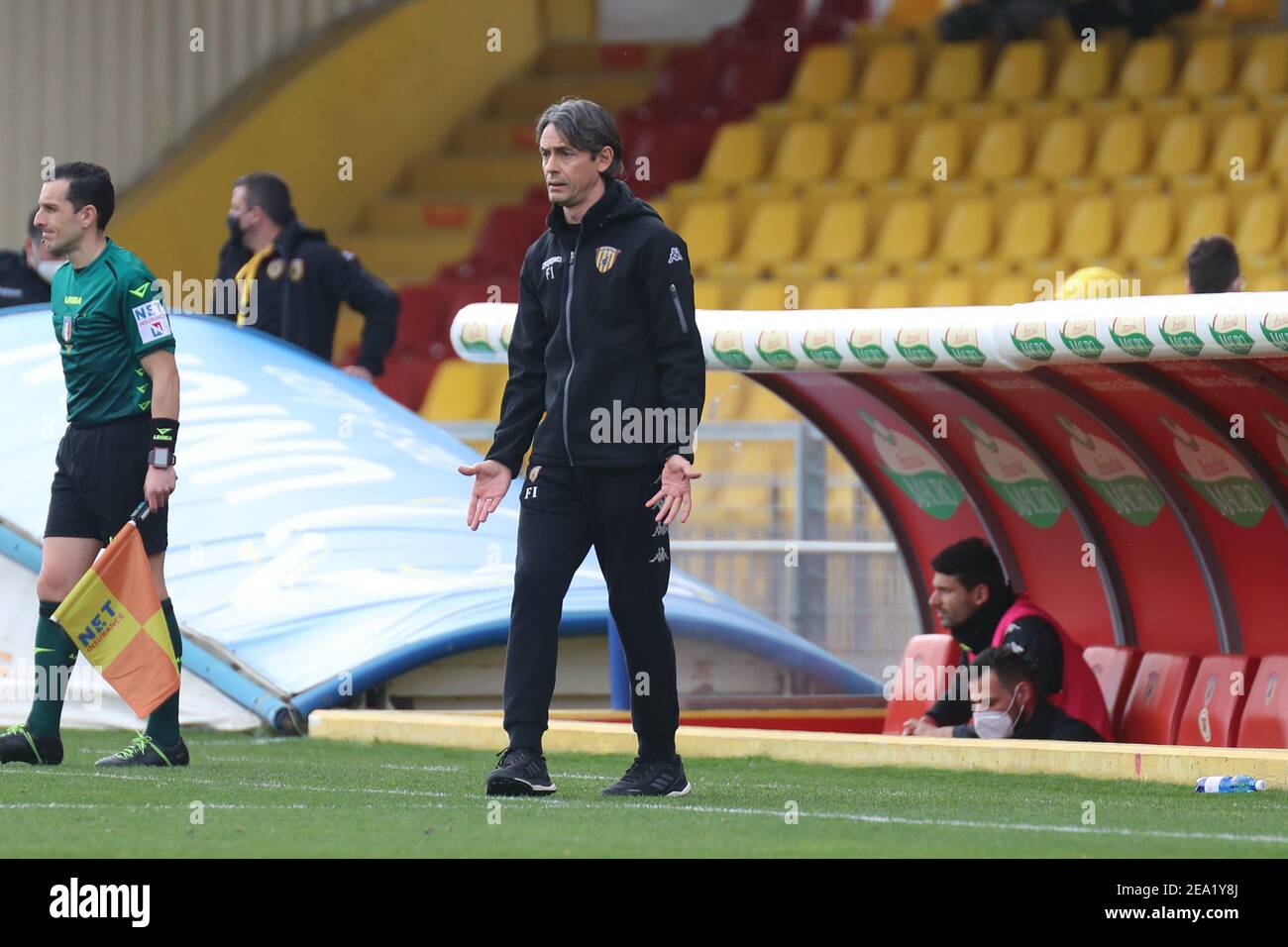 Benevento, Italien. Februar 2021, 07th. 2/7/2021 - Coach Filippo Inzaghi (Benevento Calcio) während der Serie A Fußballspiel zwischen Benevento - Sampdoria, Stadio Ciro Vigorito am 07. Februar 2021 in Benevento Italien/LiveMedia (Foto by IPA/Sipa USA) Kredit: SIPA USA/Alamy Live News Stockfoto