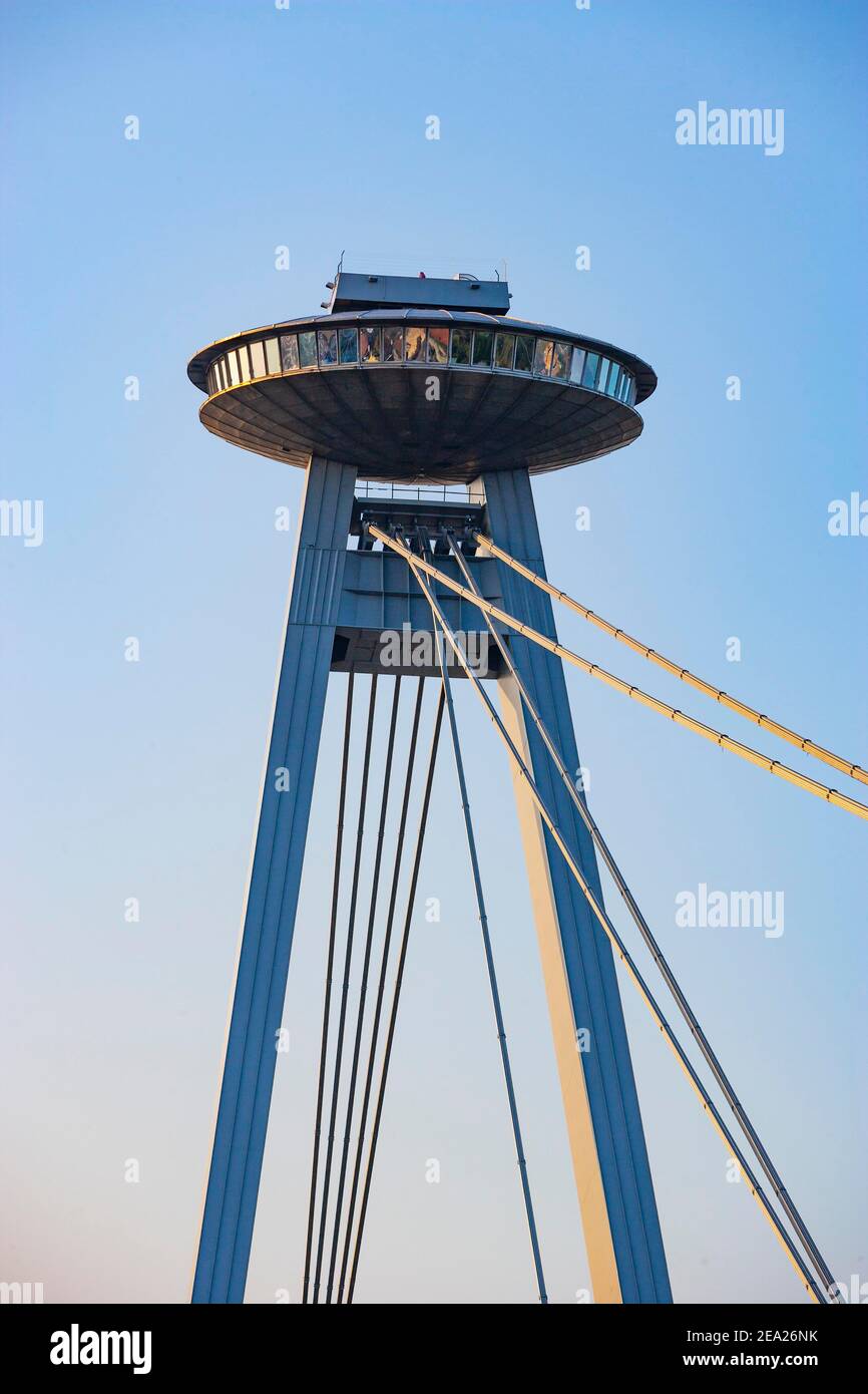 Restaurant UFO auf der Brücke Novy Most, Neue Brücke, über die Donau, Bratislava, Slowakei Stockfoto