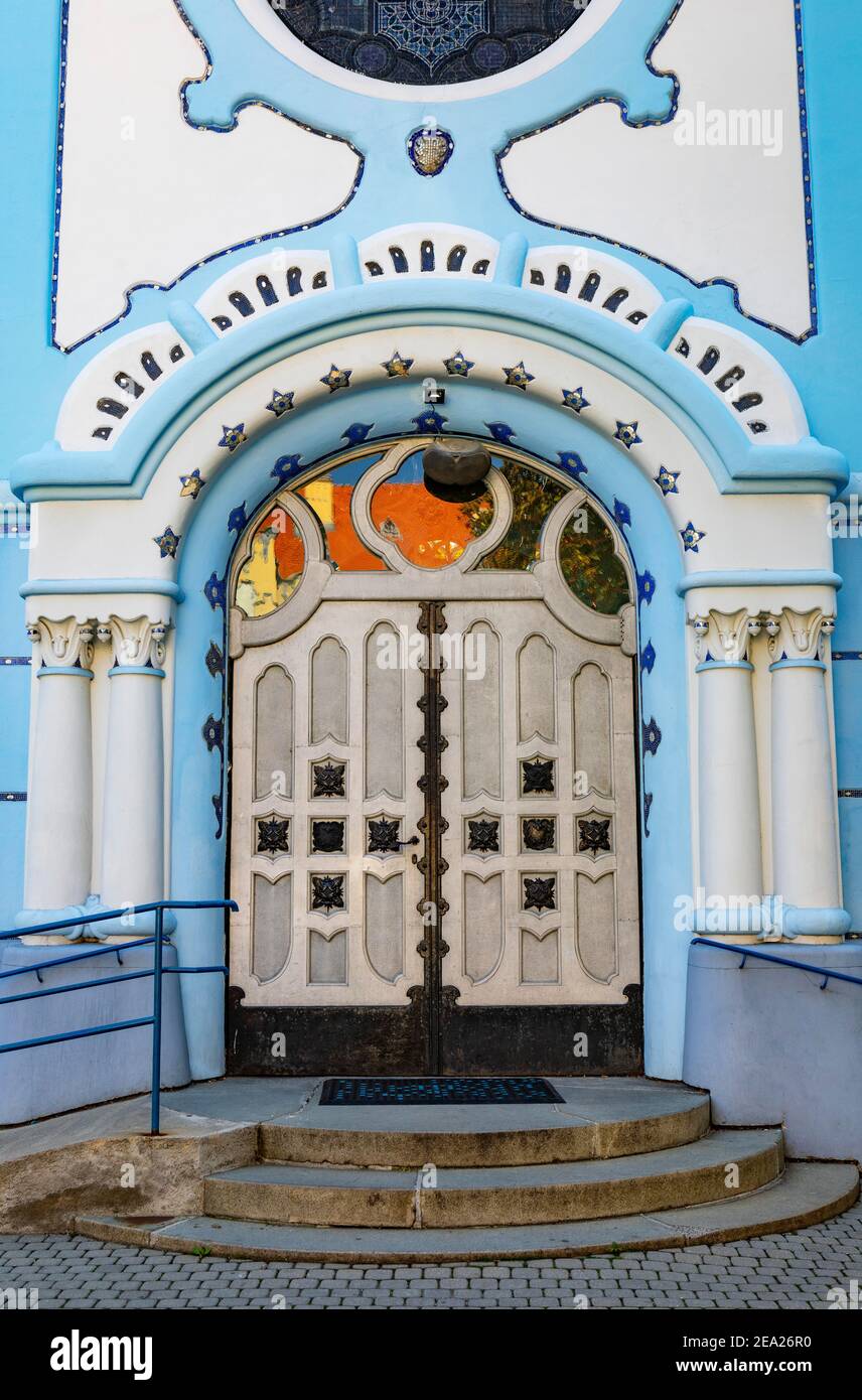 Portal der St. Elisabeth Kirche, Blaue Kirche, Secession Stil, Ungarischen Jugendstil, Bratislava, Slowakei Stockfoto