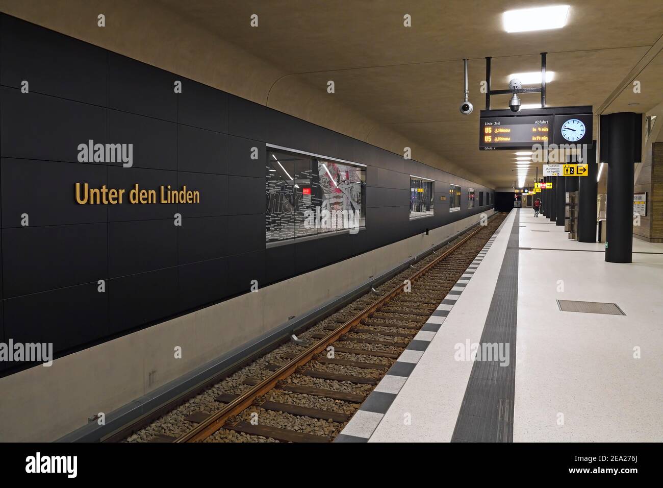 Der neue Bahnhof unter den Linden der U-Bahn-Linie U5, Berlin ...