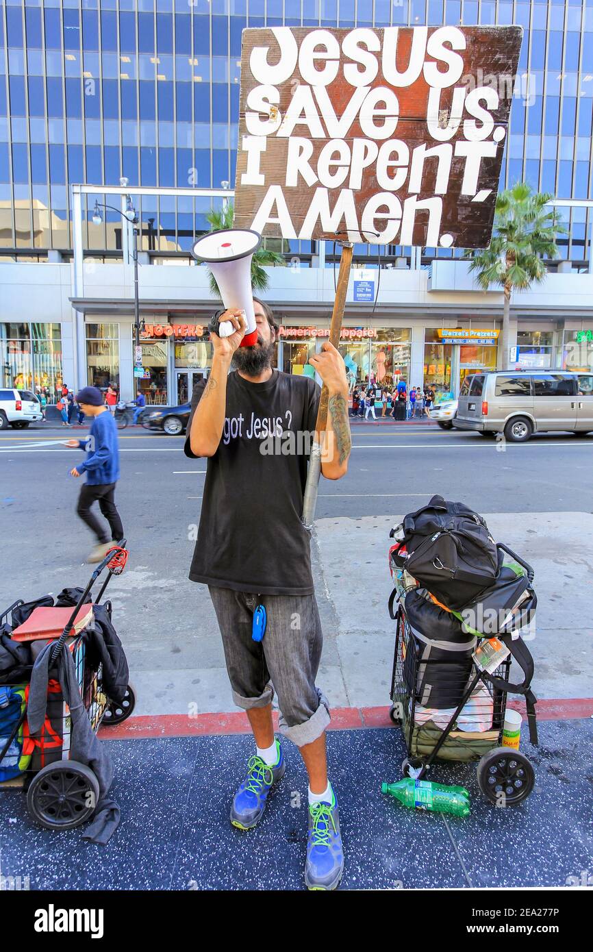 Hollywood, California-USA, 03,16.2014: Ein Jesus-Fan ruft auf dem Hollywood Walk of Fame in den USA Stockfoto