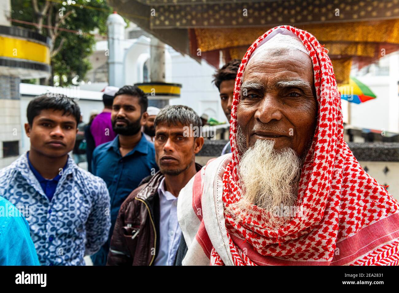 Sufi-Mann, Hazrat Shah Jalal Moschee und Grab, Sylhet, Bangladesch Stockfoto