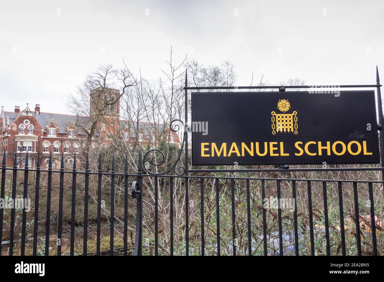 Schulschilder außerhalb der Emanuel School, Battersea Rise, London, SW11, Großbritannien Stockfoto