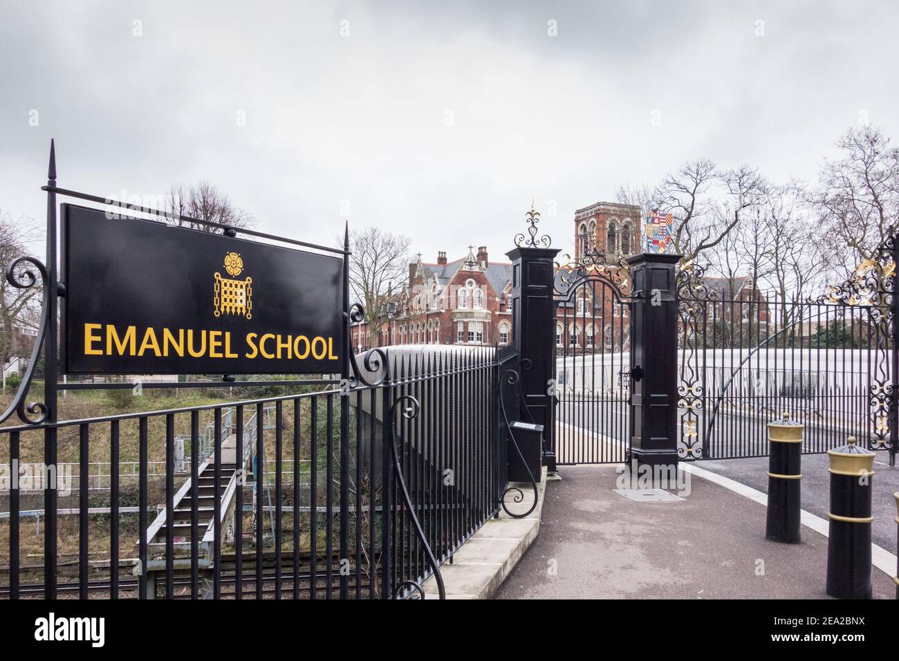 Schulschilder außerhalb der Emanuel School, Battersea Rise, London, SW11, Großbritannien Stockfoto