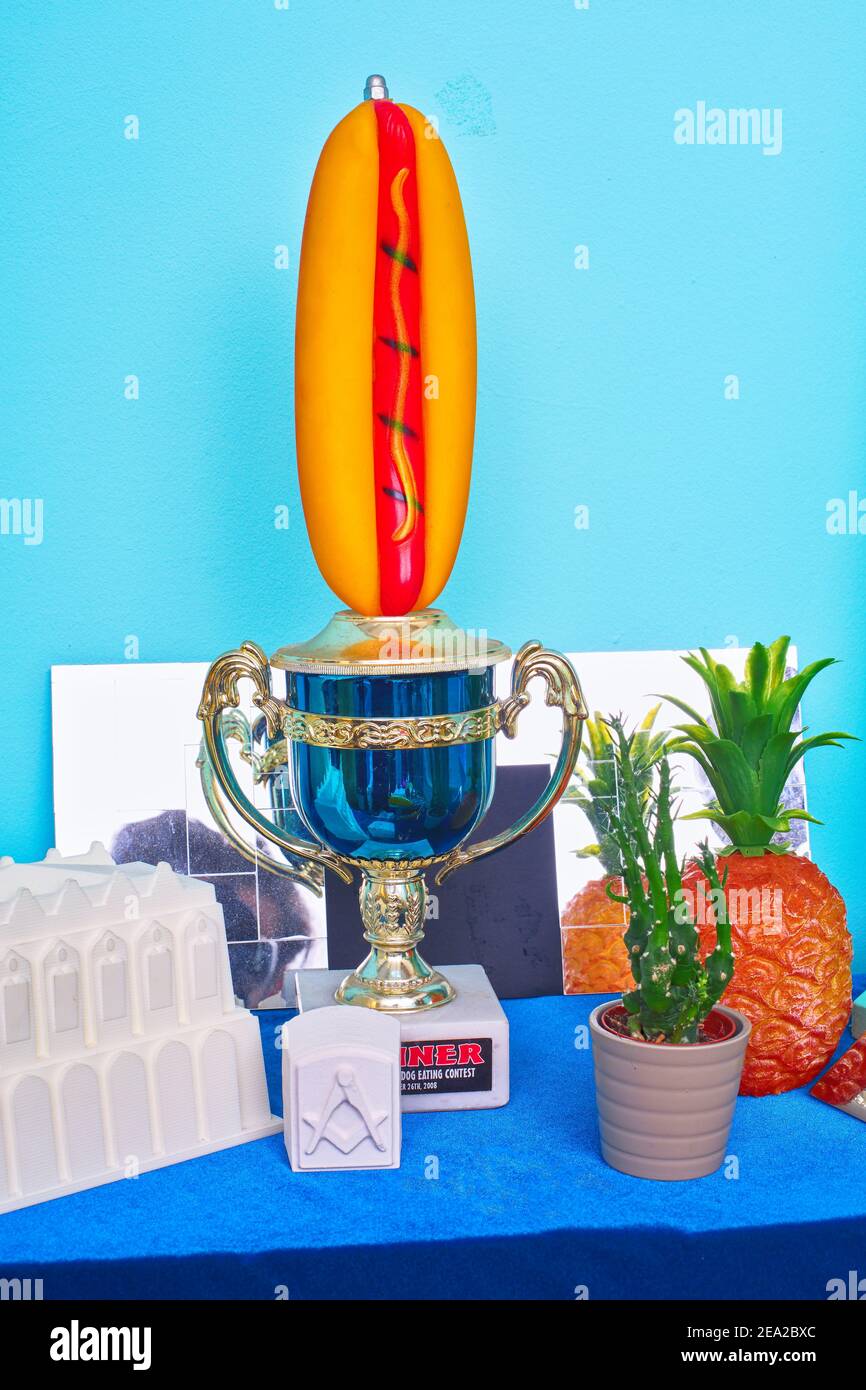 GROSSBRITANNIEN /London / Bombas und Paar/Hot Dog Trophäe. Stockfoto