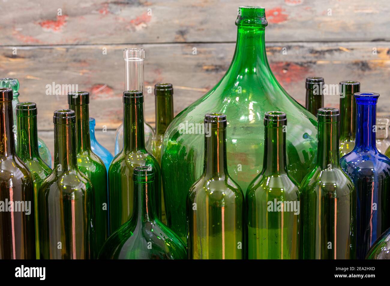 Eclektic Collection: Vintage-Glasflaschen Stockfoto