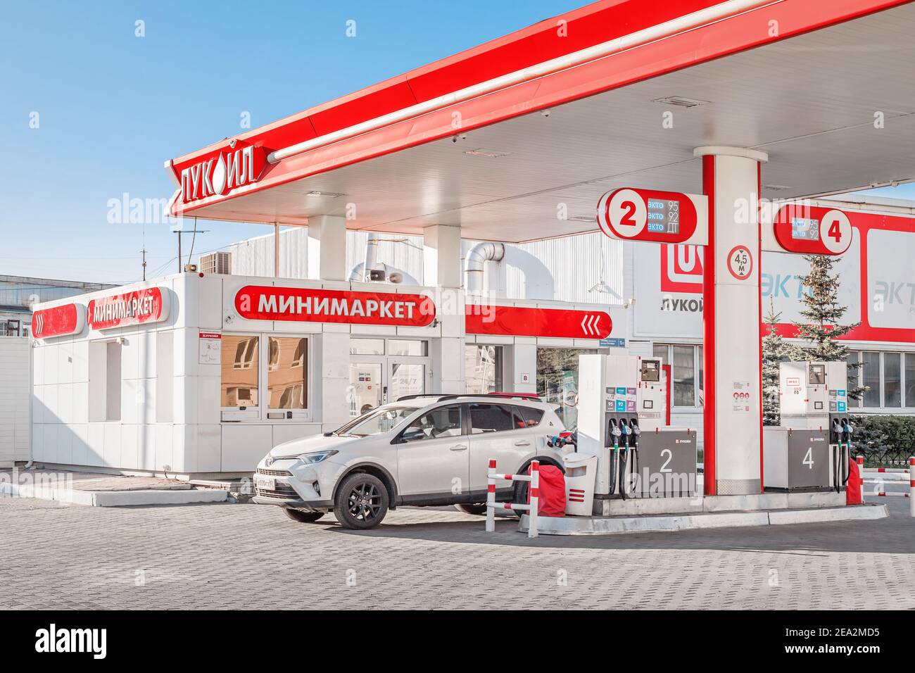 11. Mai 2020, Ufa, Russland: Tankstelle der LUKOIL OIL Corporation in Russland Stockfoto