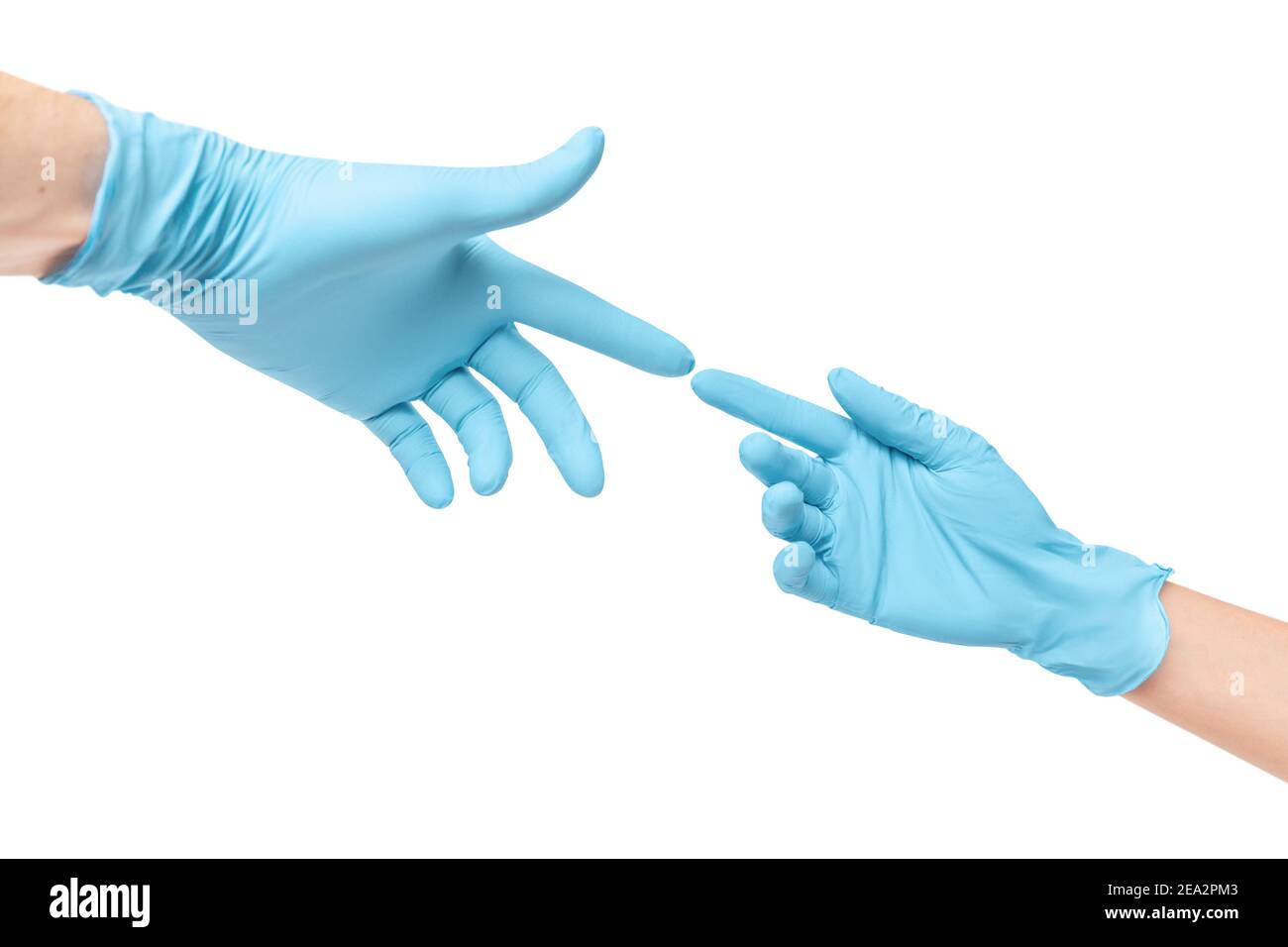 Zwei Hände in schützenden medizinischen Handschuhen greifen sich gegenseitig an und berühren sich fast. Allegorie eines berühmten Gemäldes von Michelangelo Buonarroti die Schöpfung Stockfoto