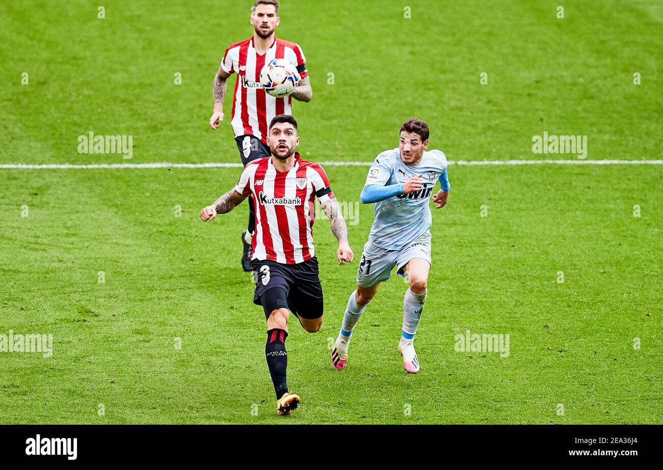 Unai Nunez vom Athletic Club und Manu Vallejo von Valencia CF während des spanischen Fußballspiels La Liga zwischen Athletic Club und Valencia CF am 7. Februar 2021 im San Mames Stadion in Bilbao, Spanien - Foto Inigo Larreina / Spanien DPPI / DPPI / LM Stockfoto