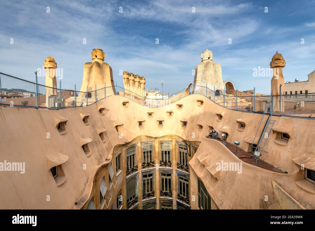Auf dem Dach der Casa Mila oder La Pedrera, Barcelona, Katalonien, Spanien Stockfoto Auf dem Dach der Casa Mila oder La Pedrera, Barcelona, Katalonien, Spanien Stockfoto
