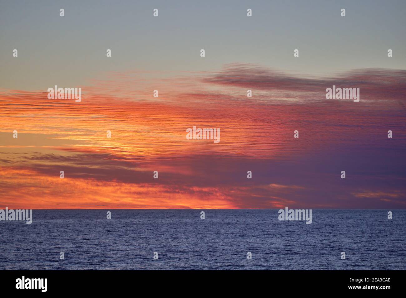 Sonnenaufgang über dem Meer Stockfoto