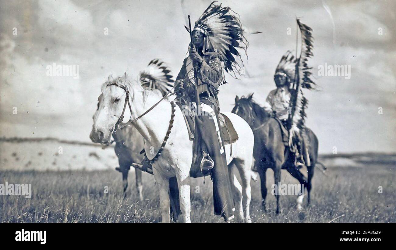 SIOUX HÄUPTLINGE nicht identifizierte Sioux Häuptlinge fotografiert von Edward S. Curtis im Jahr 1905 Stockfoto