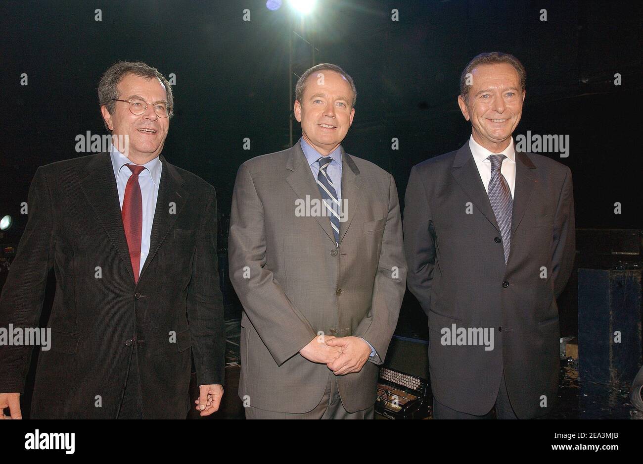 Der Präsident der französischen Fernsehgruppe Marc Tessier, der französische Cuture-Minister Renaud Donnedieu de Vabres und Dominique Baudis, Präsident der CSA, nehmen an der Startparty des neuen TNT-Senders France 4 Teil, die am 31. März 2005 im Elysee Montmartre in Paris, Frankreich, stattfand. Foto von Giancarlo Gorassini/ABACA. Stockfoto