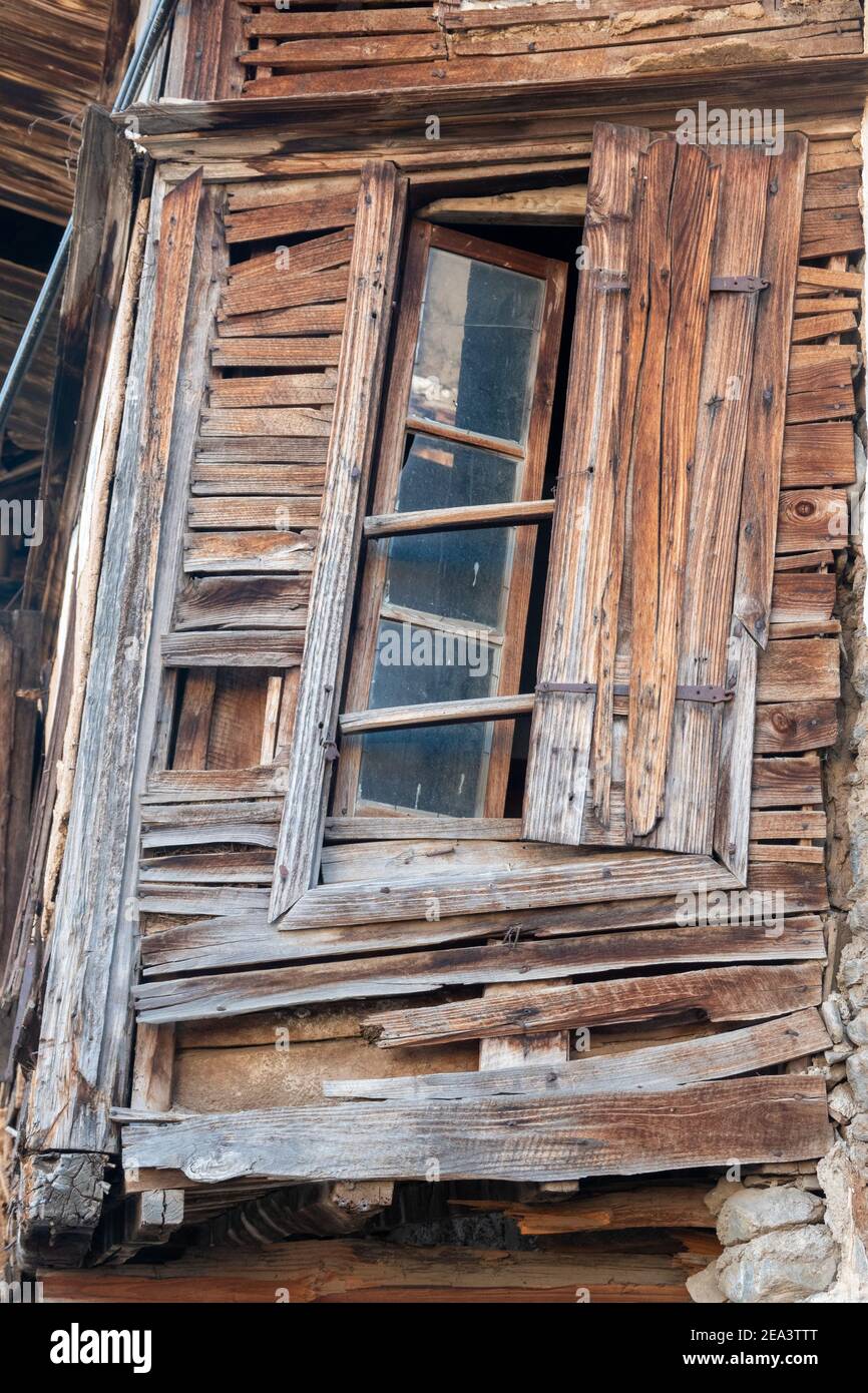 Birgi Haus mit Lehmziegel, Schotterwand und Holzfenstern Stockfoto