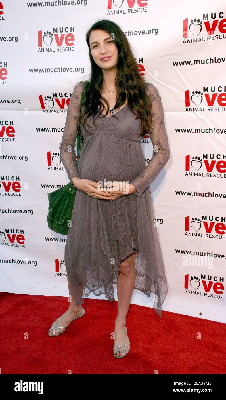 Die schwangere US-Schauspielerin Shiva Rose besucht die Much Love Animal Rescue Shop Til You drool Benefit, die am 30. April 2005 in den 5th und Sunset Studios in West Los Angeles, CA, USA, stattfand. Foto von Amanda Parks/ABACA. Stockfoto