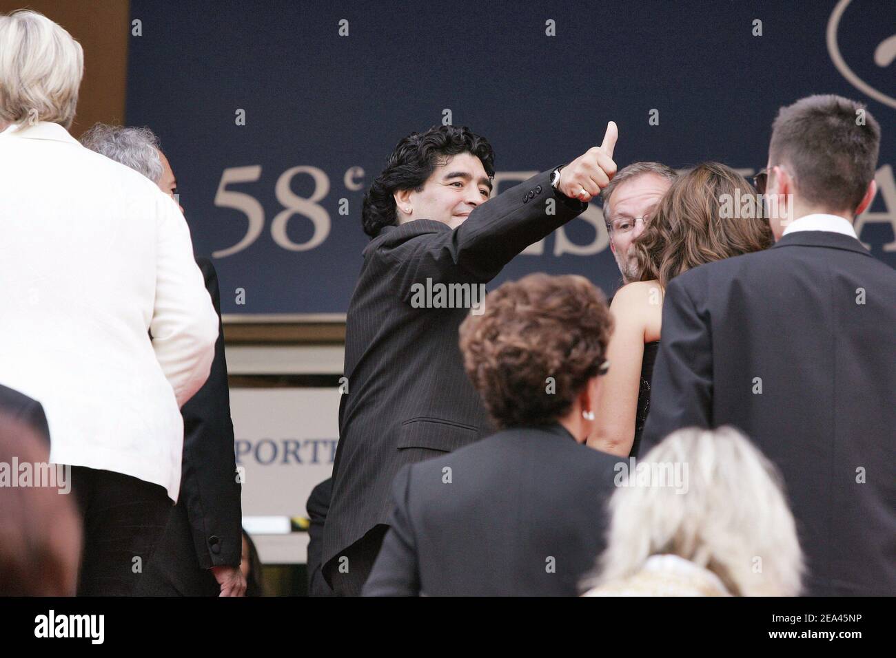 Diego Maradona nimmt am 21. Mai 2005 an der Abschlussfeier des Internationalen Filmfestivals von Cannes 58th in Cannes, Frankreich, Teil. Foto von Hahn-Nebinger-Klein/ABACA. Stockfoto