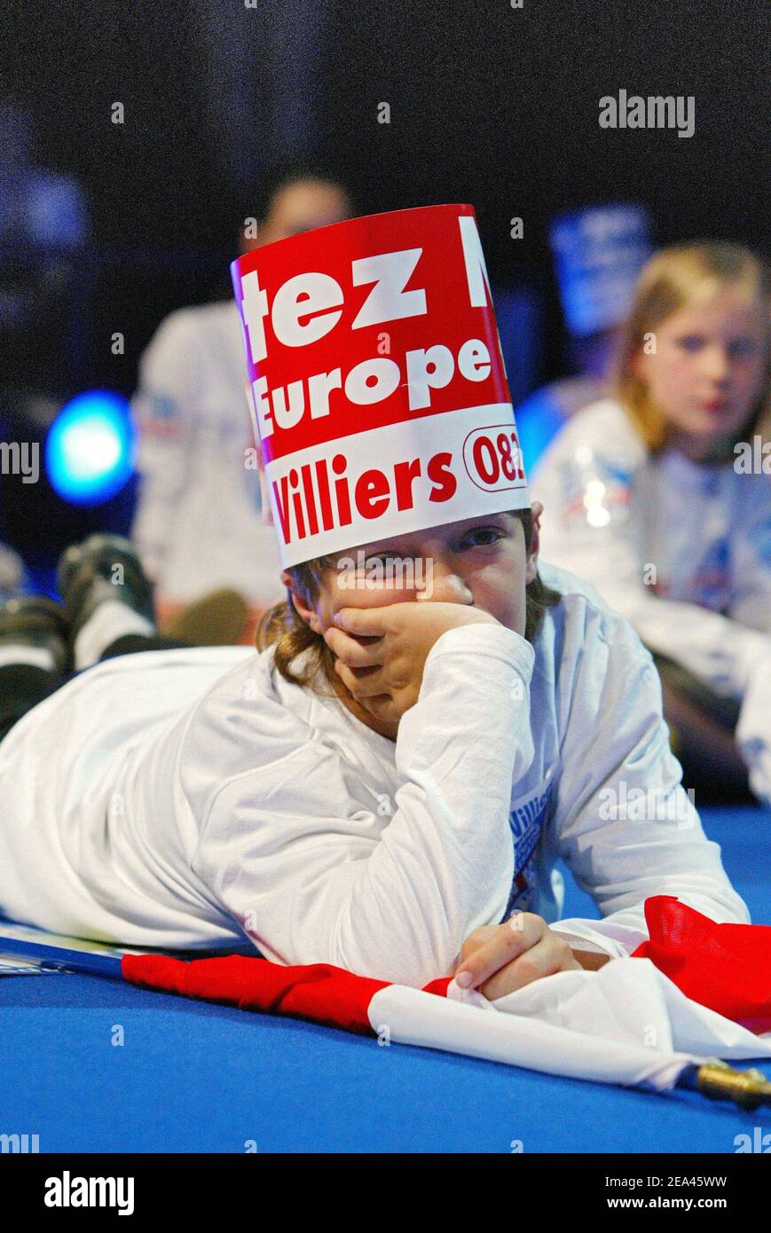 Atmosphäre während der "Bewegung für Frankreich" gegen die europäische Verfassung im Palais des Sports de Paris am 21. Mai 2005. Foto von Edouard Bernaux/ABACA Stockfoto