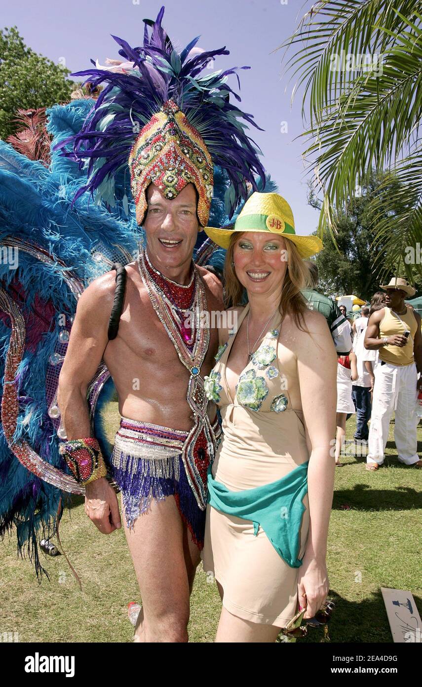 Clubmanager Tony Gomez und Prinzessin Tatiana Romanova-Brodnikoff im Bild bei der "Kings" Party", die am 19. Juni 2005 im Chateau de Bertichere in Chaumont-en-Vexin, Frankreich, stattfand. Foto von Laurent Zabulon/ABACA. Stockfoto