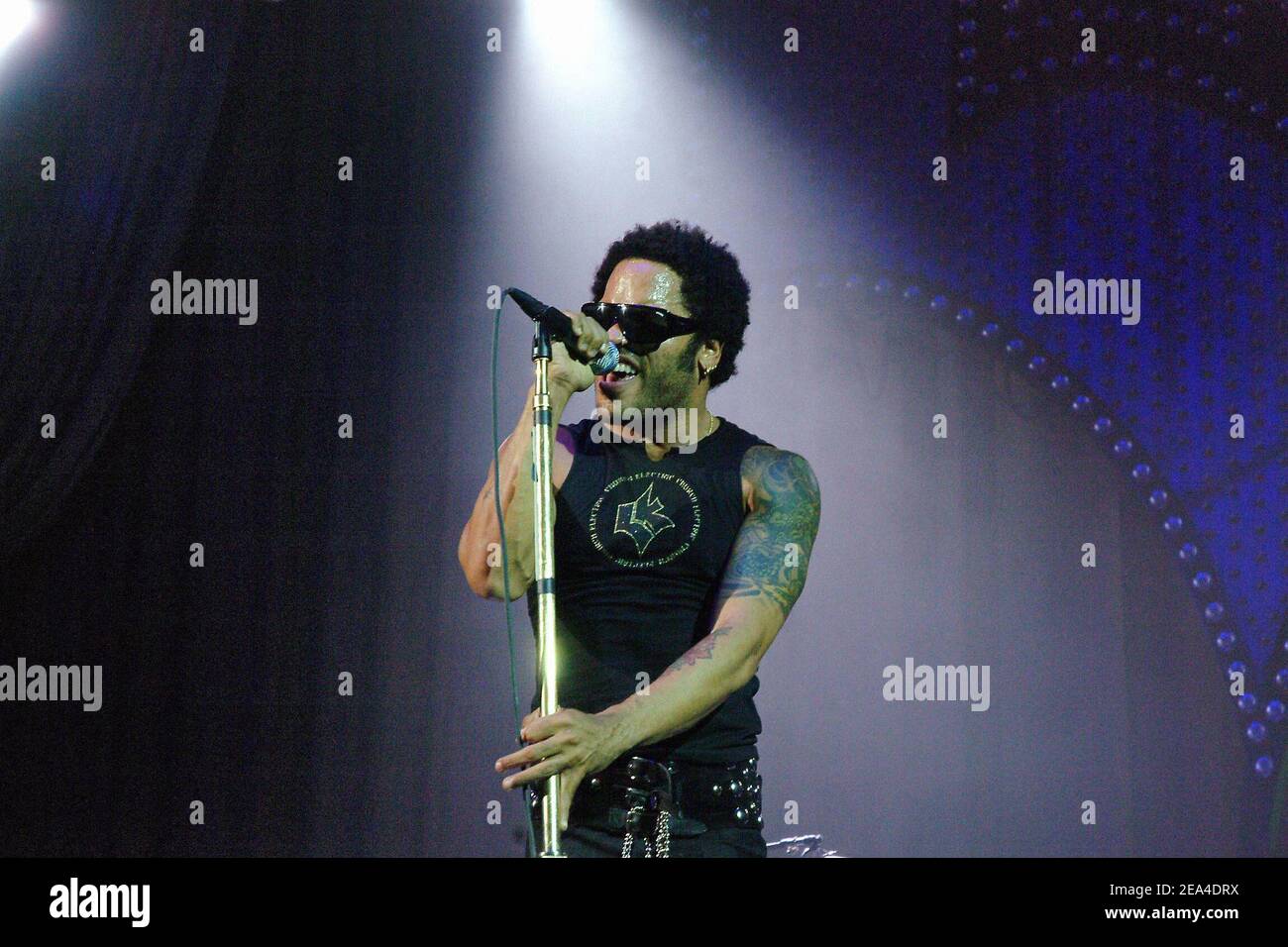 DIE US-Sängerin Lenny Kravitz tritt am 19. Juni 2005 im 'Le Grand Rex' in Paris auf. Foto von Sophie Leroux/ABACA. Stockfoto