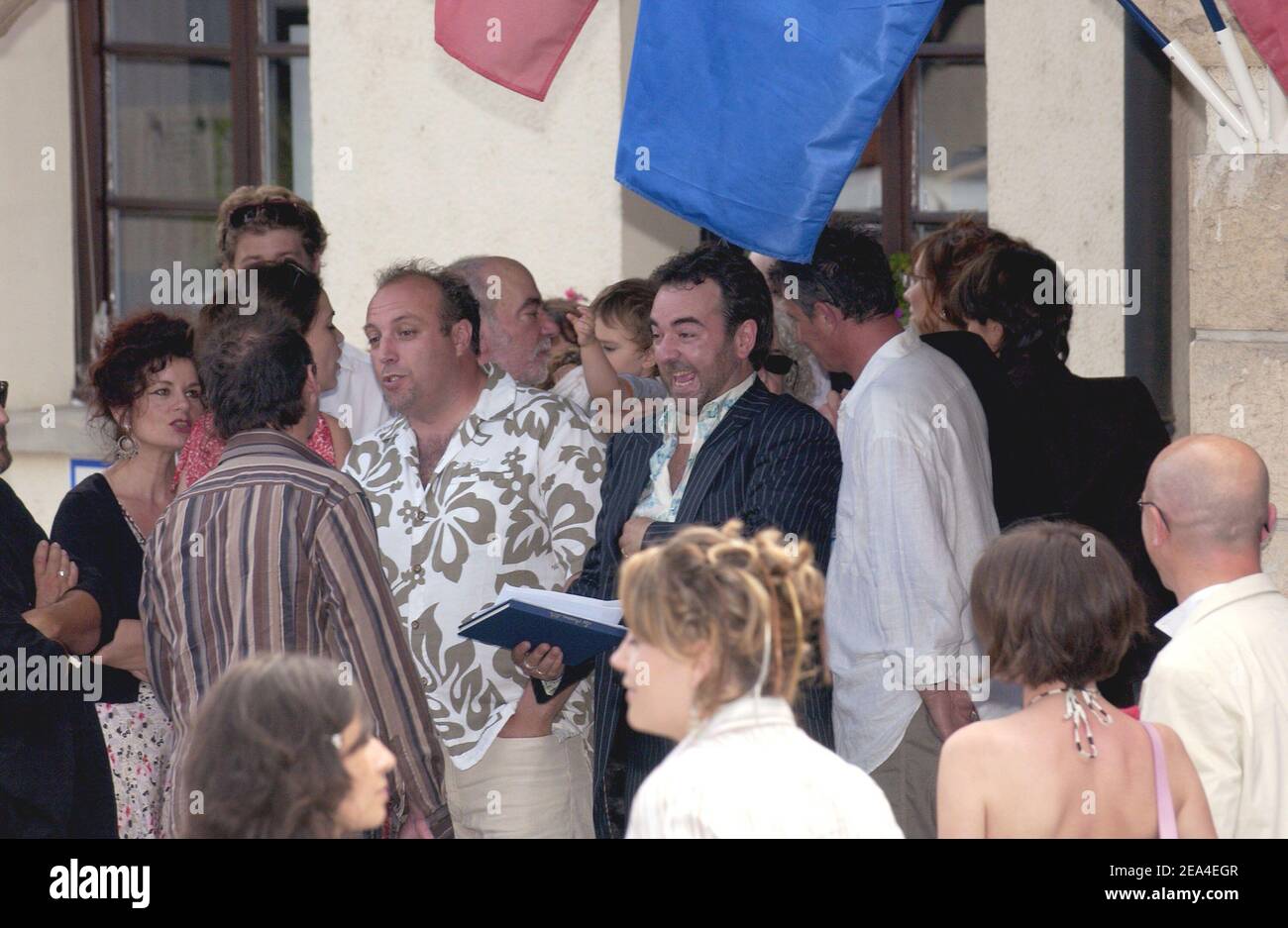 Hochzeit des französischen Schauspielers Bruno Solo ( Lassalle) und Veronique Clochepin im Rathaus von Saint-Germain-Les-Corbeil, Frankreich am 24. Juni 2005. Foto von Bruno Klein/ABACA. Stockfoto